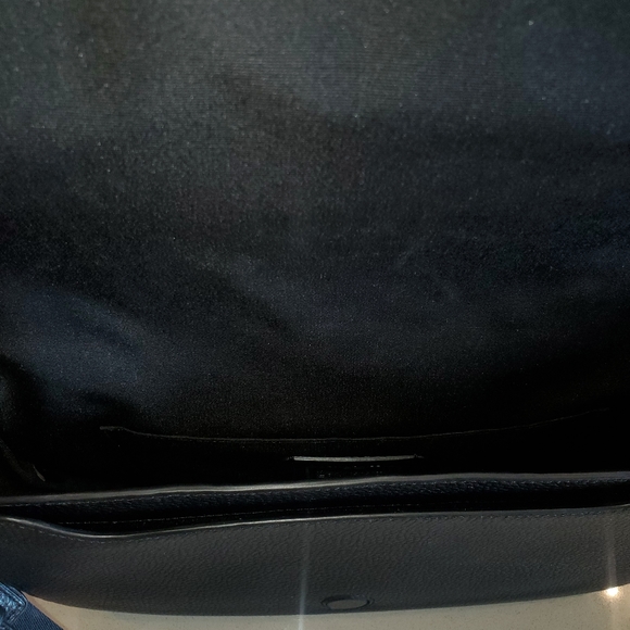 Leather messenger bag - Picture 6 of 9